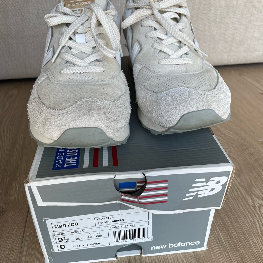 New Balance 977 - Picture 3 of 3